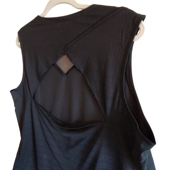 Women's The North Face FlashDry XL Workout‎ Mesh Tank Black - Picture 3 of 7